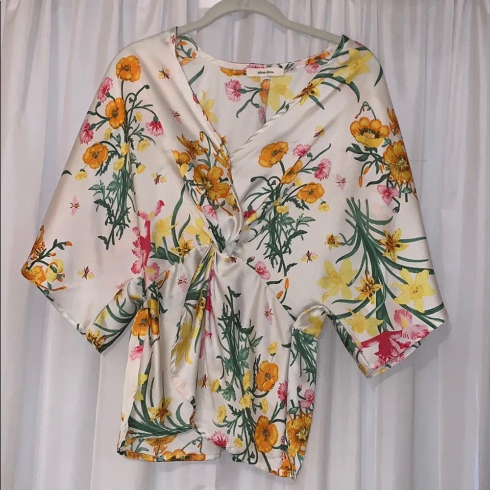 Women’s blouse size small